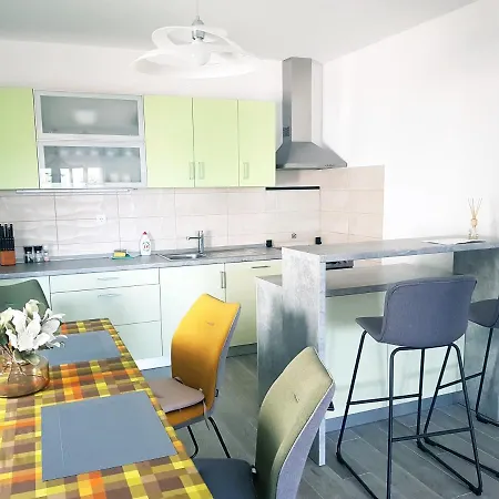 Rainbow Apartment *