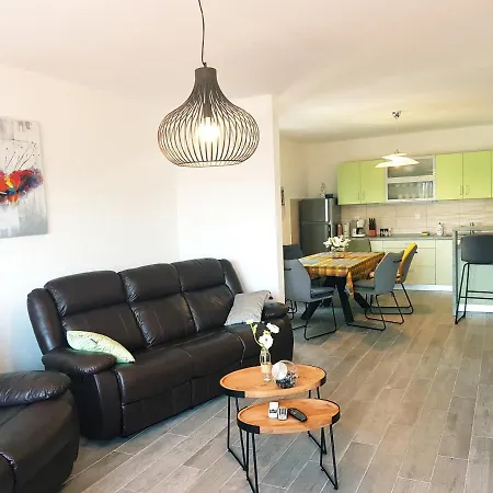 Apartment Rainbow *